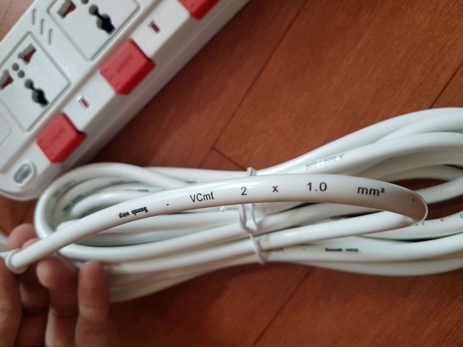 Chất lượng tốt, nhưng Tiki giao hàng lâu quá, thực hiện một đơn hàng có nhất định phải lâu thế không Tiki? Mình có đăng ký TikiNow để được nhận hàng nhanh, vì Tiki giao hàng rất lâu, nhưng với những đơn hàng không có TikiNow thì ngồi gõ thủng 30 cái mõ vẫn chưa thấy hàng xuất hiện.