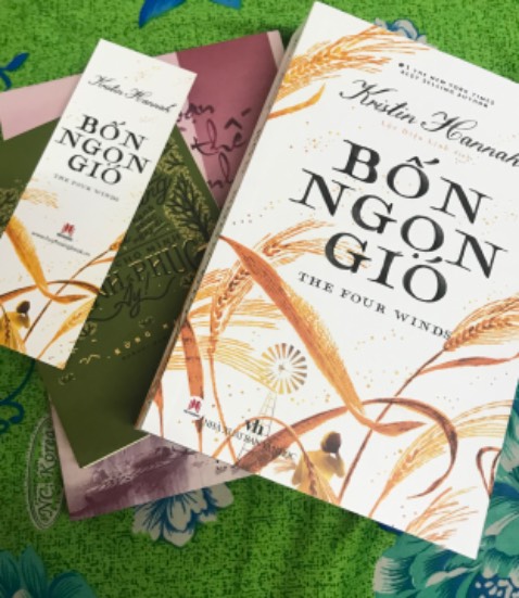 Rất thích tiểu thuyết Sơn Ca Vẫn Hót của tác giả này nên tiểu thuyết Bốn Ngọn Gió vừa được lên kệ là tôi rước em ấy về nhà luôn. Một tiểu thuyết tráng lệ về tình yêu, lý tưởng sống, lòng dũng cảm và niềm hy vọng. 

Đối mặt với sự khốc liệt của thiên nhiên hay bỏ lại tất cả để đi cư đến vùng đất mới để tìm kiếm một tương lai tươi sáng hơn? Nơi đâu cũng có muôn vàn khó khăn và thử thách. Dám hay không dám? 

“Chúng ta tìm thấy sức mạnh từ chính nỗi tuyệt vọng mà ta buộc phải gánh chịu. Chúng ta sẽ trở nên kiên cường.”

Tiki giao siêu tốc. Sách mới tinh, nguyên sealed.