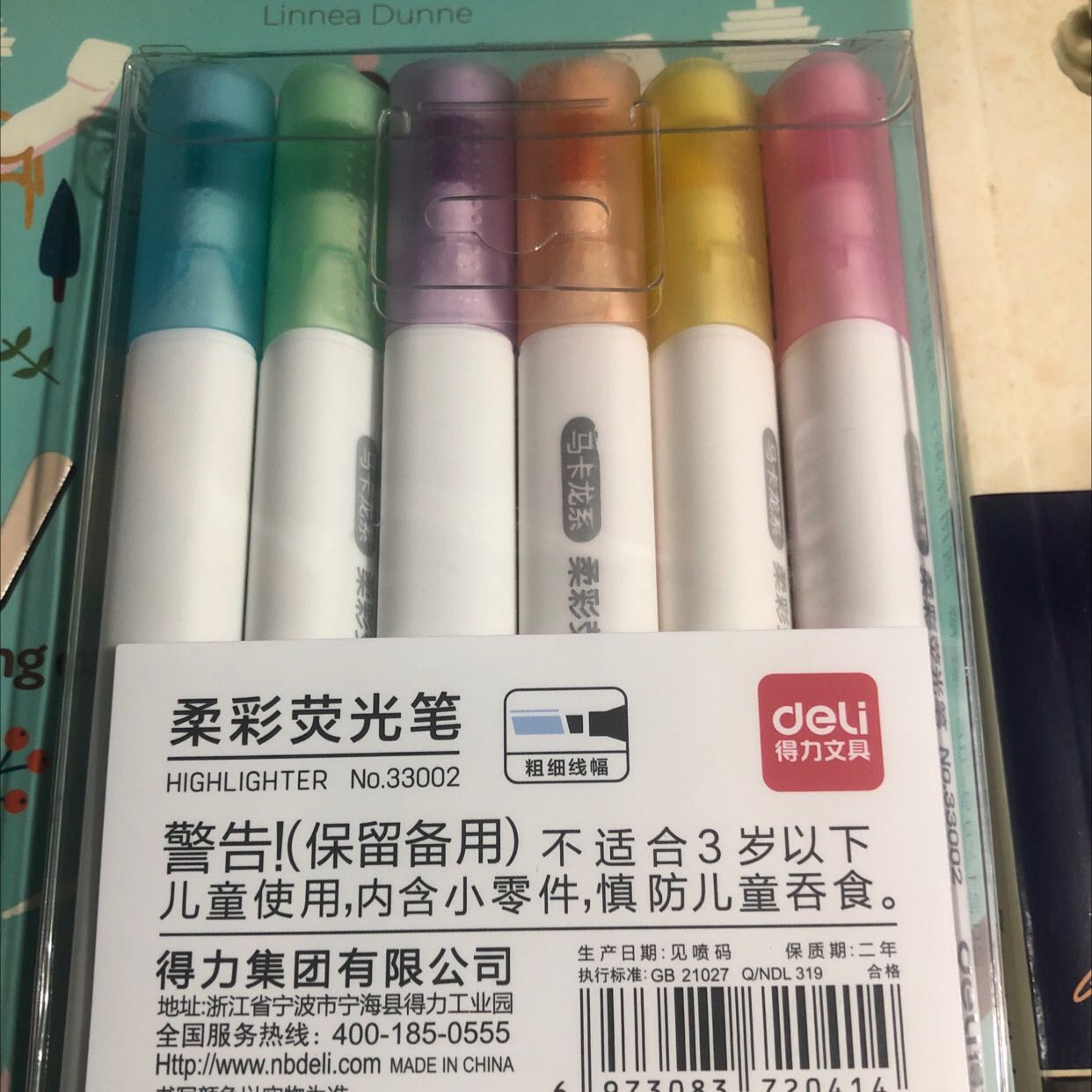 hàng đẹp và tốt nhưng mà cây bút xanh dương lại có ngòi xanh lá nên cho 3 sao