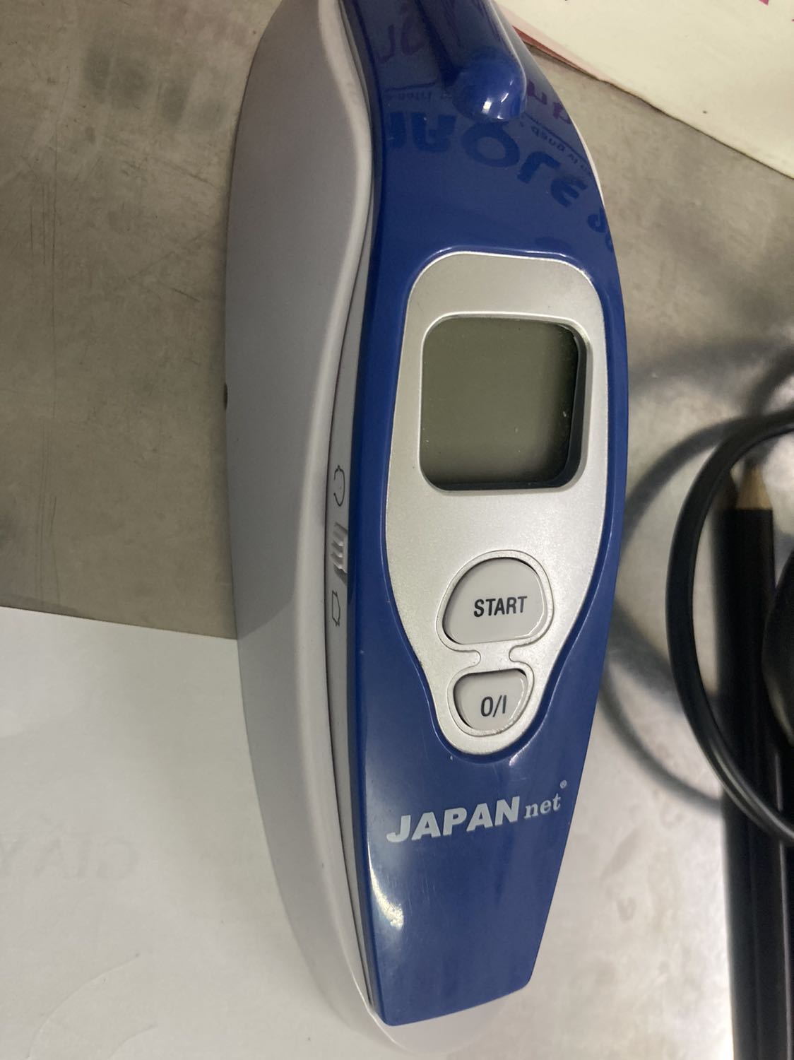 Mình đã có một cái y mẫu nhưng khác hiệu, sử dụng đã hơn 01 năm
Xem trên shop thấy cứ nghĩ hàng có chức năng y vậy nhưng chức năng đo nhiệt cho kết quả chậm hơn nhiều cái mình đang có, không có giá để máy đo. 
Nói chung vẫn hàng tốt hãng phổ biến - Microlife. Cám ơn shop