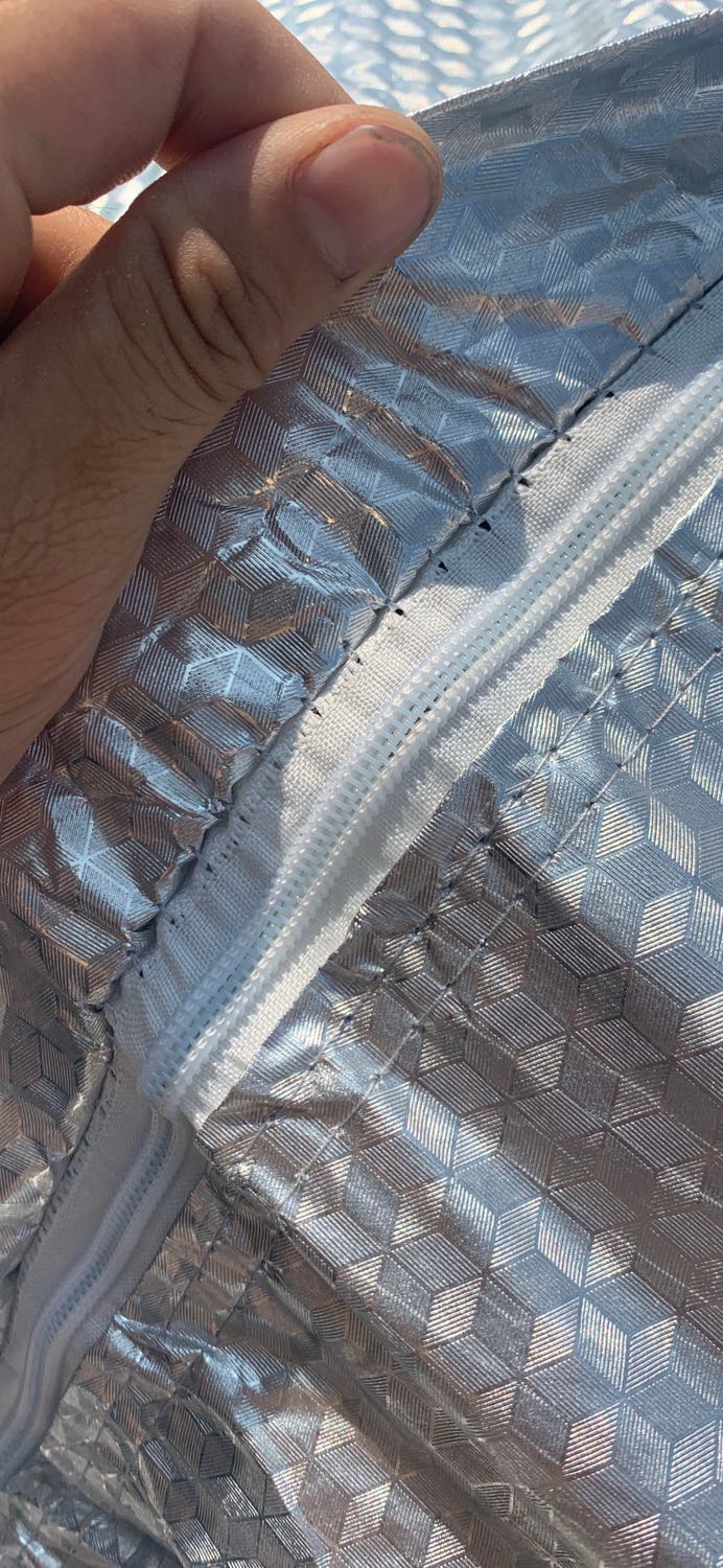 Sản phẩm khá hài lòng. Tuy nhiên phần khoá kéo hơi kém.