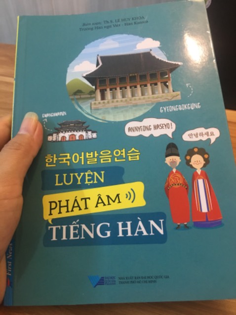 Sách viết rất chi tiết, rất hữu ích cho người mới học tiếng Hàn.