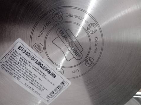 Nhận được hàng rất nhanh, 2 ngày là mình có luôn
Nhưng nhận về thì đáy nồi bị xước
Mình nghĩ vì nồi lỗi nên mới để giảm giá
Bạn nào kỹ tính thì không nên mua, 900k thì có nhiêud sự lựa chọn tốt hơn