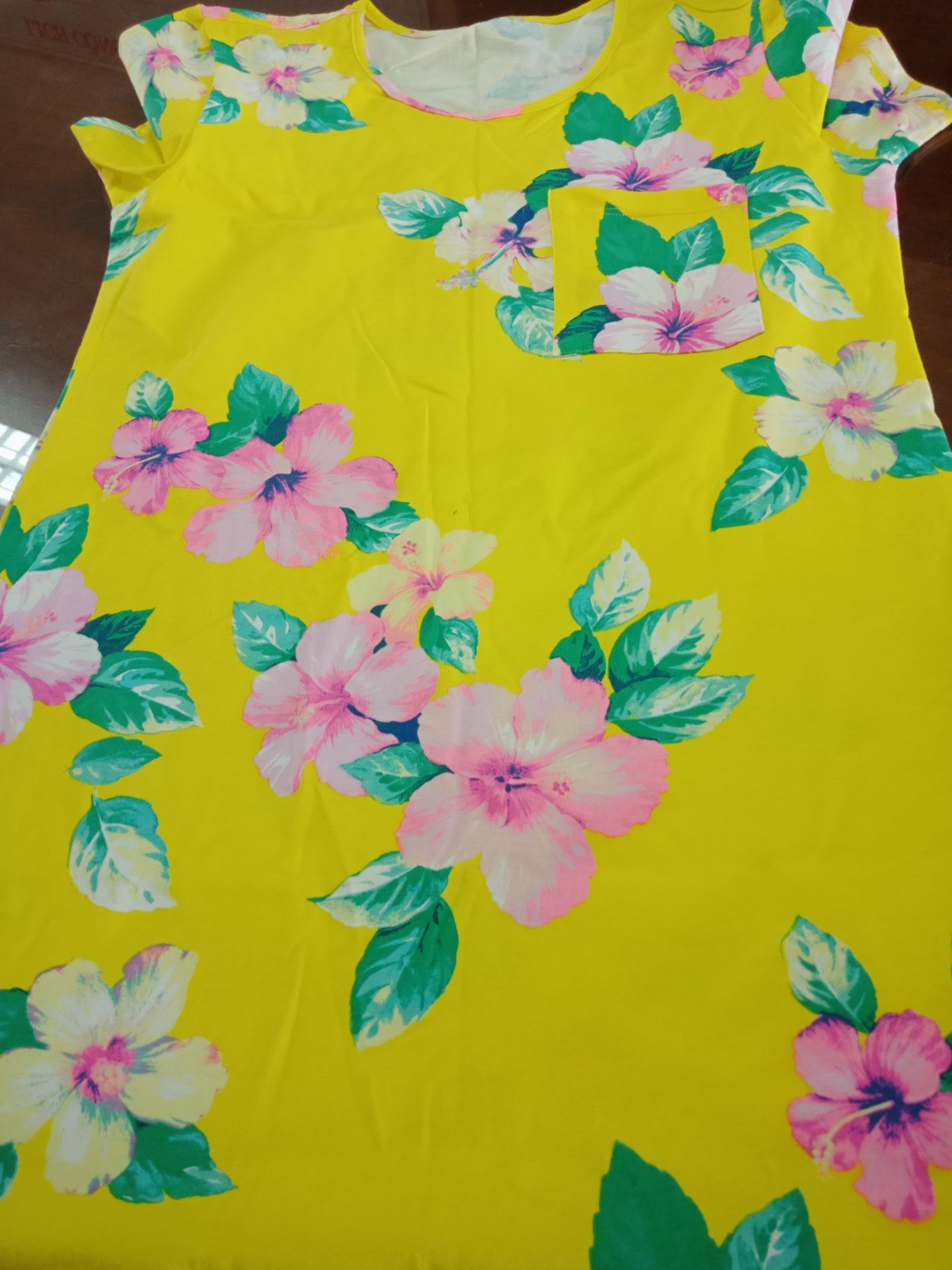 đầm giống như hình, chất liệu co giãn, mềm và thấm mồ hôi