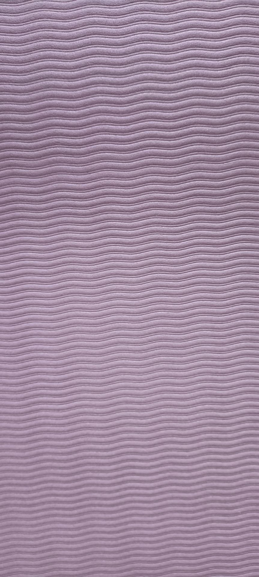 thảm dày, độ bám khi tập ok, tuy nhiên mùi nhựa hôi lúc nằm tập hơi khó chịu, mang đi chùi rửa xà phòng có giảm nhưng vẫn còn