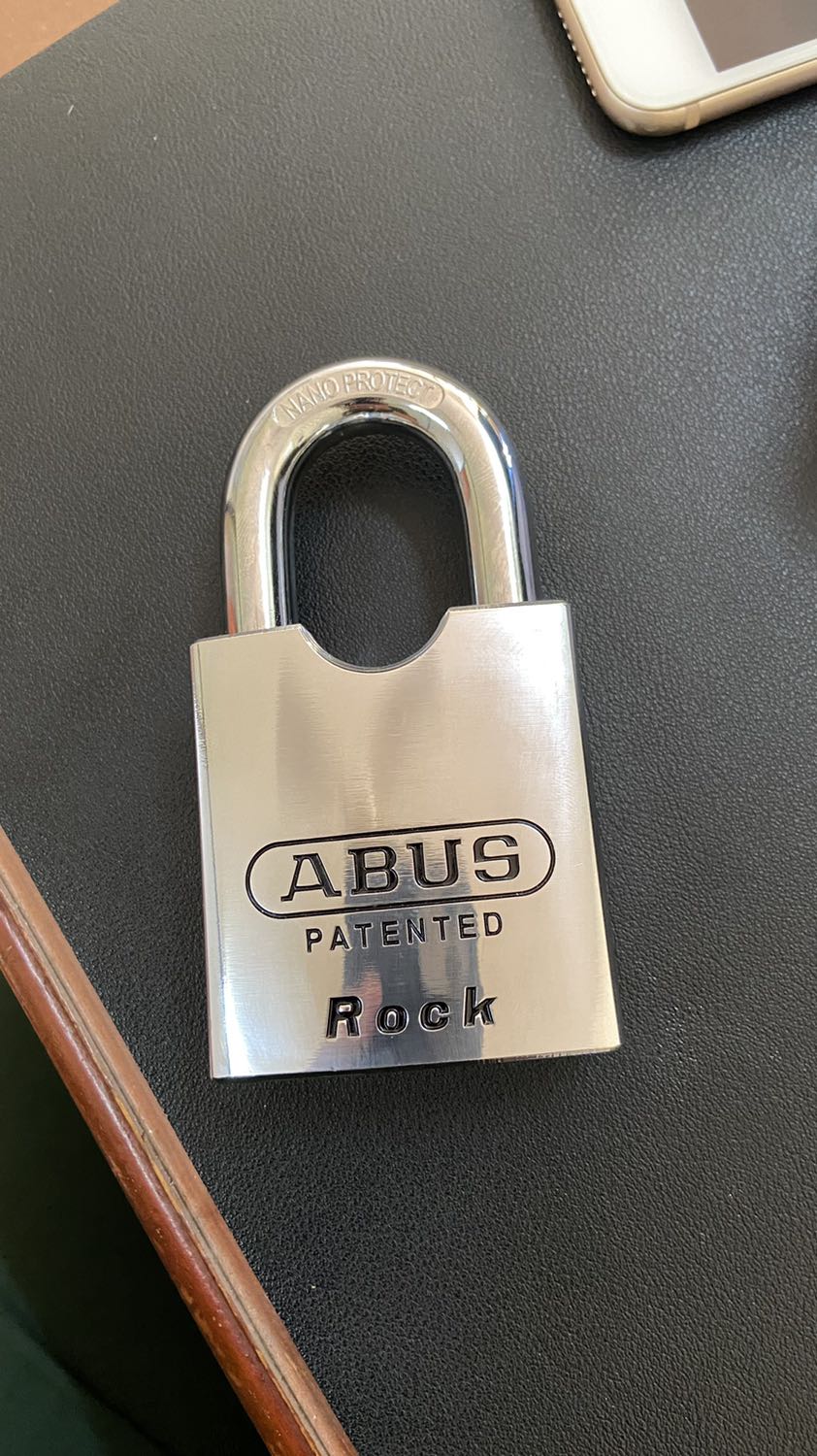 Chất lượng khoá Abus thì khỏi phải bàn rồi. Chất lượng khoá Abus thì khỏi phải bàn rồi.