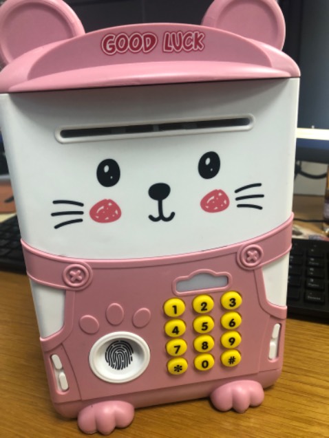 Sản phẩm cũ, trầy, nhìn giống như hàng đã sử dụng