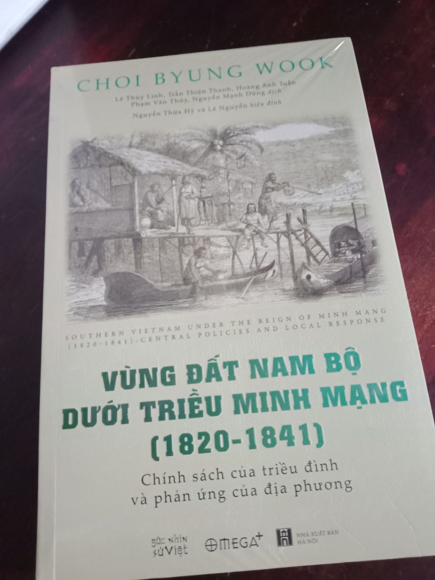 giao hàng nhanh chóng, đặt hôm qua mà hôm nay đã có sách rồi. sách được đóng gói rất kỹ.