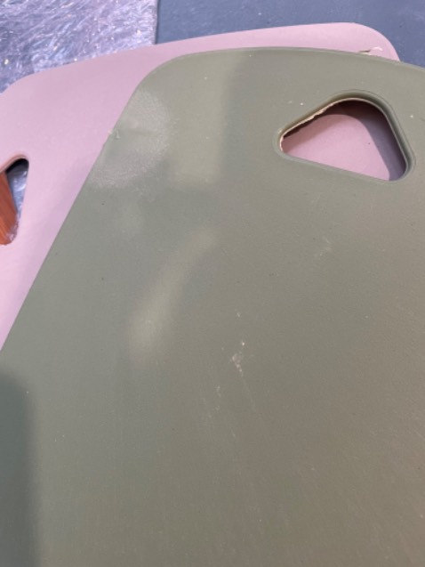 Sản phẩm xấu tệ, xước nhiều, viền nhựa nham nhở không hề giống hình chụp. Yêu cầu trả lại hàng.