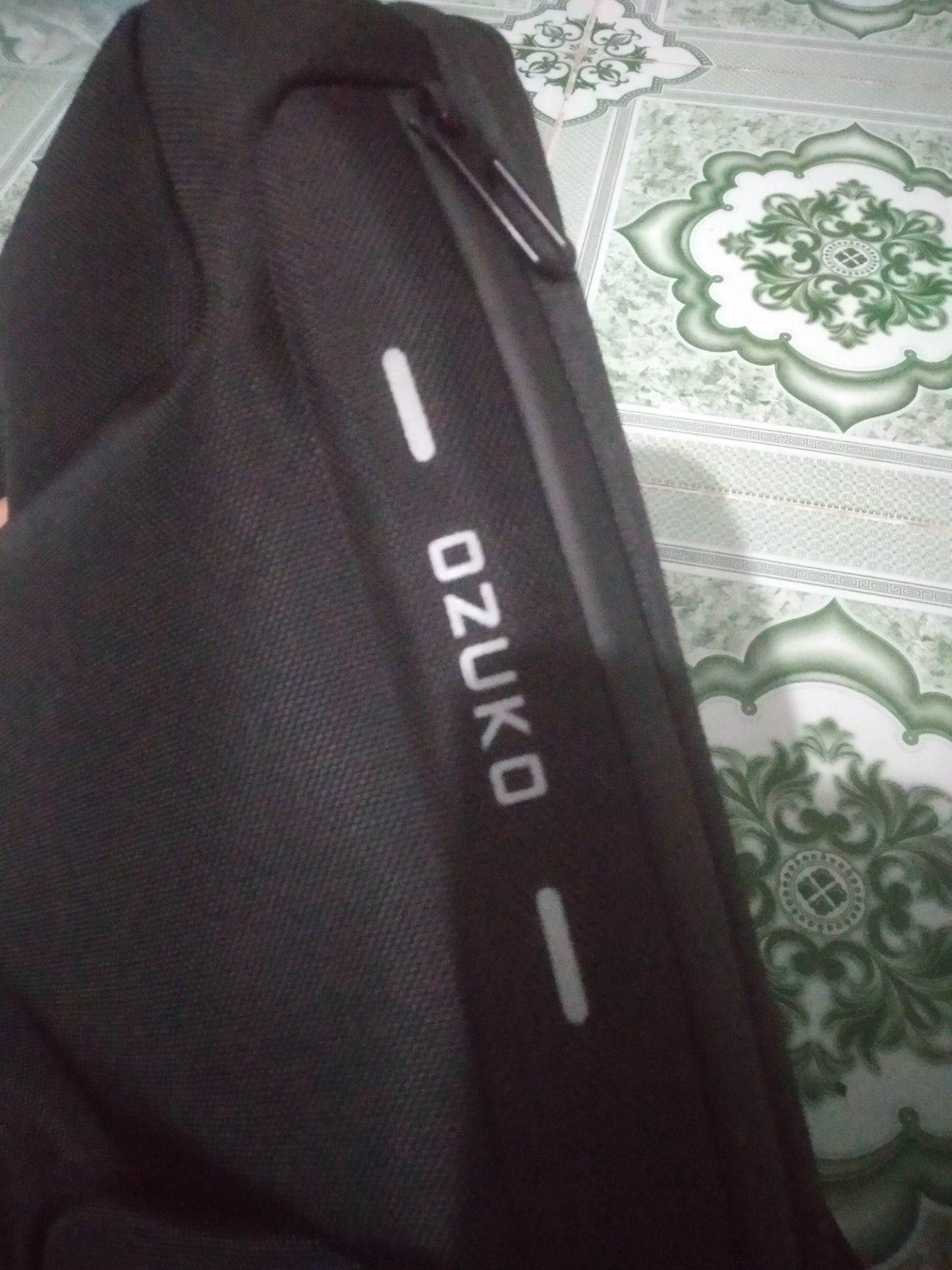 dây đeo khá là dài dù đã rút hết cỡ...hàng khá đẹp giống như hình...giao hàng hơi lâu nên 4* nhé dây đeo khá là dài dù đã rút hết cỡ...hàng khá đẹp giống như hình...giao hàng hơi lâu nên 4* nhé