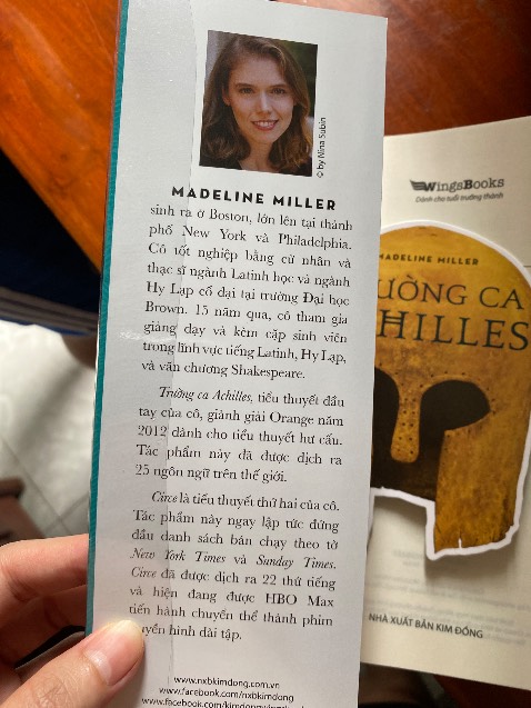 Dịch vụ bookcare tệ hại. Bao sách lỏng lẻo có thể rớt ra bất cứ lúc nào. Phần plastic làm rất cẩu thả, y như làm cho có.