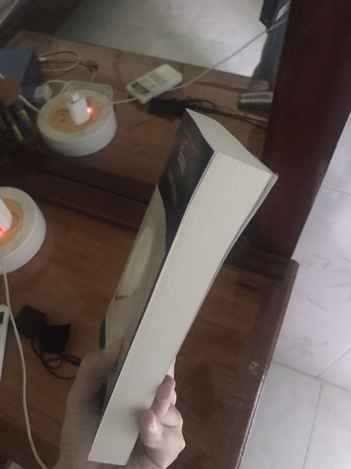 Tại vì xem bản chuyển thể thành phim xong mà tụi lại nghiện nữ chính nữa nên quyết mua quyển này về đọc mà học thêm từ vựng :3