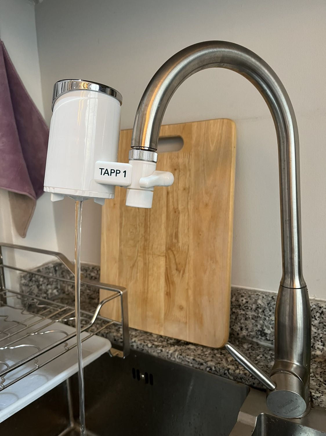 Works perfectly. I was concerned because the water pressure is low in my apartment. But the filter works extremely well. The installation was easy, took 2 minutes.