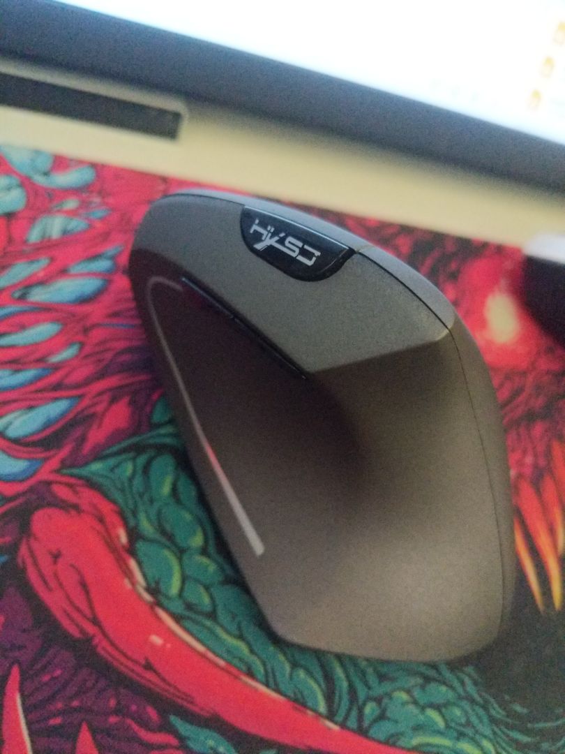 chuột khá nhẹ, chất liệu vỏ nhựa nhám cầm thích, ko bị cảm giác rẻ tiền, tín hiệu tốt, cắm usb với lắp pin là nhận ngay, di chuột mượt mà, nút bấm ok, độ bền thì chưa biết dc, nói chung với giá 200k hơn là quá tốt r