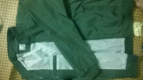 Mình ở HN, đặt hôm 22/10 mà nay mới nhận đc, hơi lâu. Mua áo khoác này với 1 áo gió, tổng hết 259K và rất hài lòng. Áo khoác vải rất dày, sờ rất thích, màu đúng như ảnh, chỉ thừa rất ít. Mình m62, 52kg hơi gầy mà mặc tương đối vừa, nhìn đẹp. Bạn nào tầm 55kg hoặc cao hơn xíu đảm bảo max đẹp :)) Chúc Shop làm ăn tốt, mấy nữa có khi xem mấy cái áo da ủng hộ tiếp.