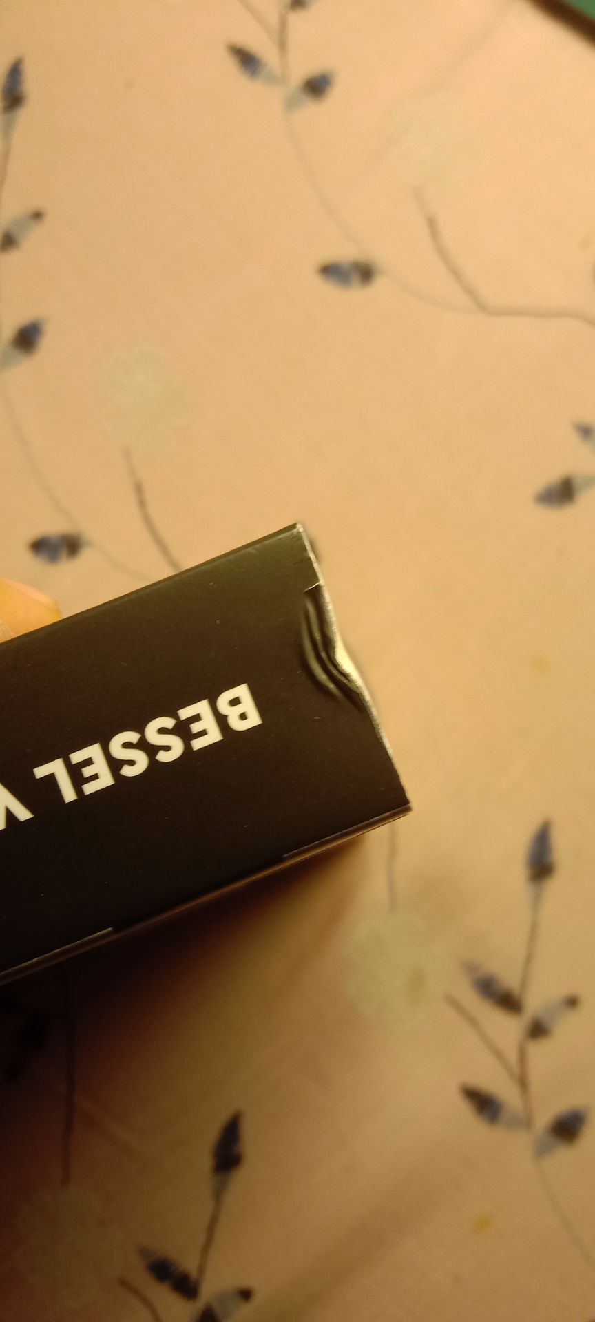 Chờ sách hết mình sách về hết hồn ạ. Là 1 người quý sách tôi k thể chấp nhận được trường hợp như này. Sách thì không được bọc cẩn thận . Về méo cả khung sách . Chưa đọc mà muốn sang chấn tâm lý luôn ấy. Trước giờ mình rất giữ gìn sách nên lần này thất vọng thật sự về tiki. Mong tiki sẽ sửa đổi cách gói hàng và vận chuyển tốt hơn.