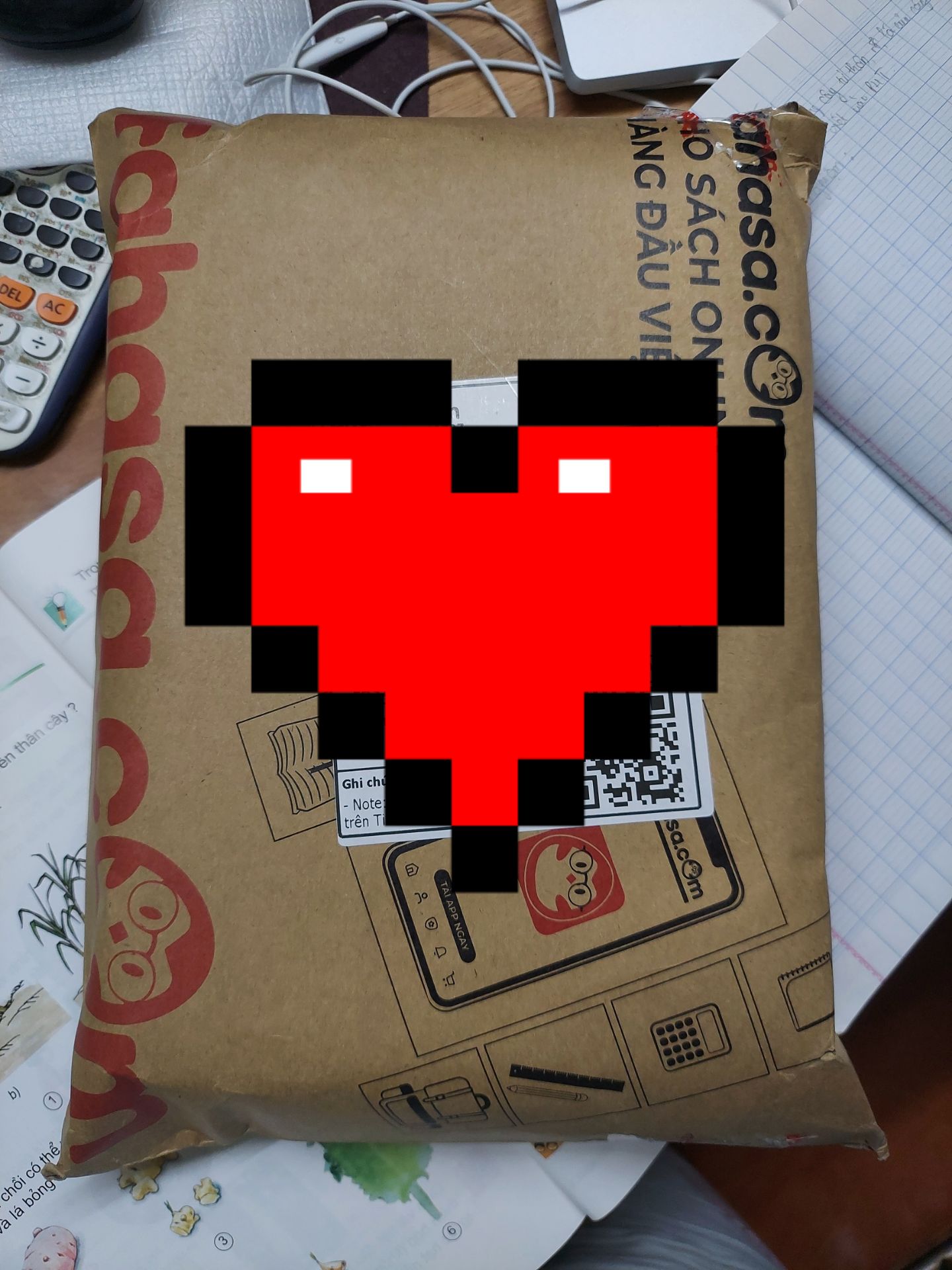 Giao hàng nhanh chóng; đóng gói sách đẹp, cẩn thận, kĩ càng; sách được bọc màng co; đầy đủ.