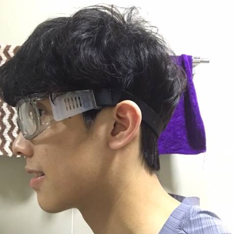 Đẹp lắm nhé 
Dây đeo chắc chắn 
Bị cận thì ra tiệm cắt thay mắt là ok nhé.
Mua 2 chiếc - tặng người yêu 1 cái đeo rõ xịn ạ! mình thì đeo đi đường cũng ổn, cản bụi rất tốt. dây thun đàn hồi tốt