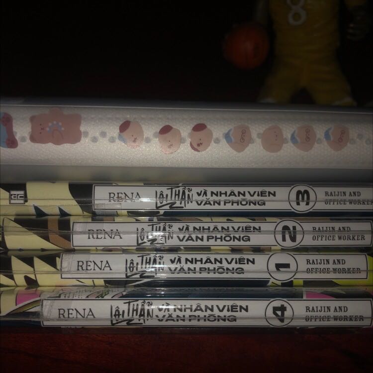 Đẹp, giao hàng nhanh, truyện hay, nhưng gói hàng cẩu thả