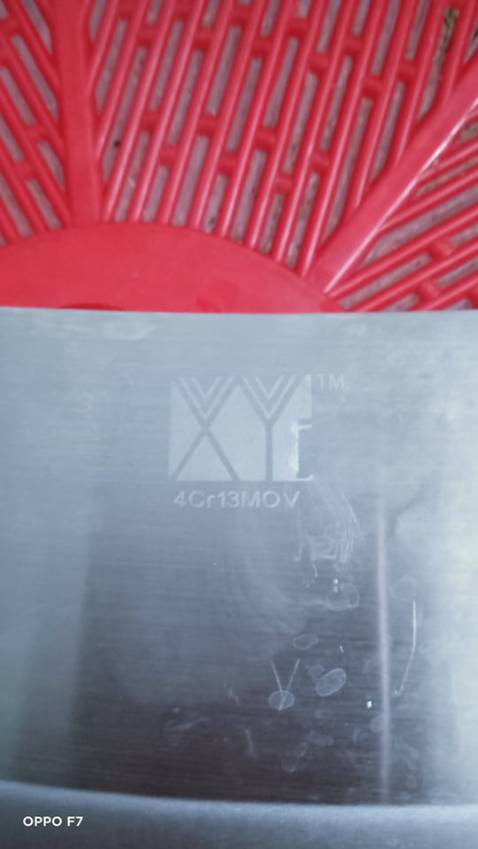 Mình thực sự hài lòng với sản phẩm này, dao đúng trọng lượng, cán rất chắc chắn. người nhà mình sợ chặt vật cứng sẽ mẻ dao nhưng mình đã mạnh dan chặt xương ống của con heo to nhưng không sao cả, rất đáng để mua. Mình nghĩ đây là hàng chính hãng.