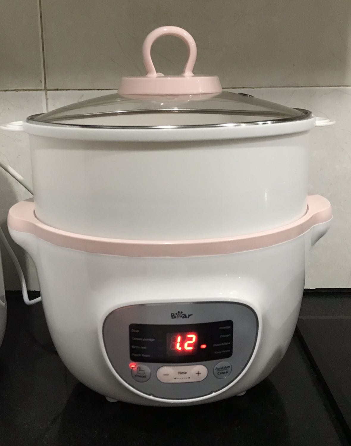 Nồi nhỏ nhắn xinh xắn và tiện lợi để chuẩn bị đồ ăn dặm cho bé lắm, bất kể mẹ chọn cho bé phương pháp ăn dặm nào. Shop thì tư vấn rất nhiệt tình lắm, sẽ ủng hộ shop dài lâu :)