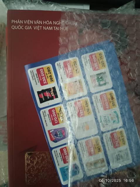 Giao hàng nhanh, cuốn Nghệ thuật và nghệ nhân vùng kinh thành Huế bị mất keo đầu gáy, bám bẩn, mất seal, sale nên cũng hài lòng