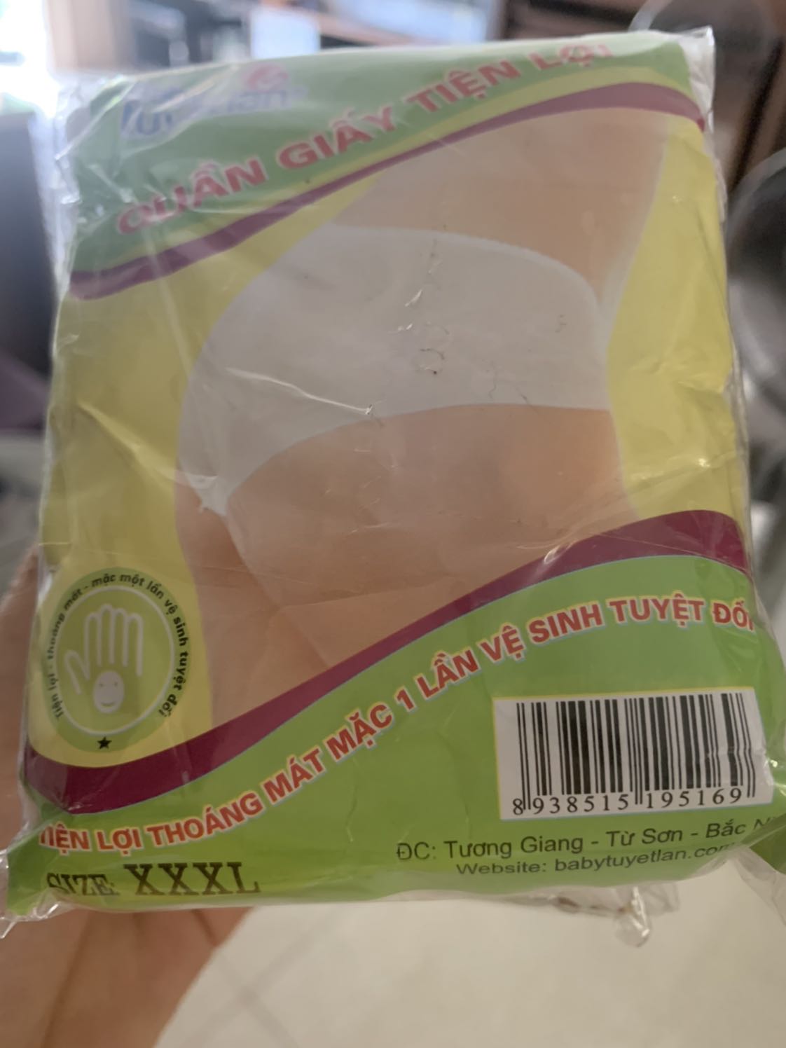 Treo đầu dê bán thịt chó,làm vậy cũng làm dc,quần này mà mặc dc à shop.Bán hàng có tâm chút đi.Mua về mất công đem vứt nha mọi người