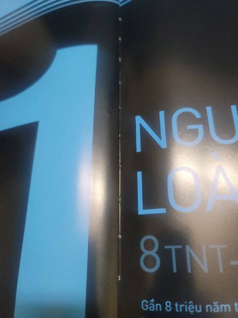 Giao nhanh nhưng k ưng chất lượng sách lắm. K biết sách xb lâu chưa nhưng mở sách ra là thấy vấn đề rồi. Mấy cái chỉ ở gáy sách lồi lên thấy rõ. Mở nhiều trang đều thấy. Mép sách thì bị bẹp, k biết có phải do vận chuyển hay không. Nói chung là ko hài lòng về trải nghiệm mua hàng lần này trên tiki