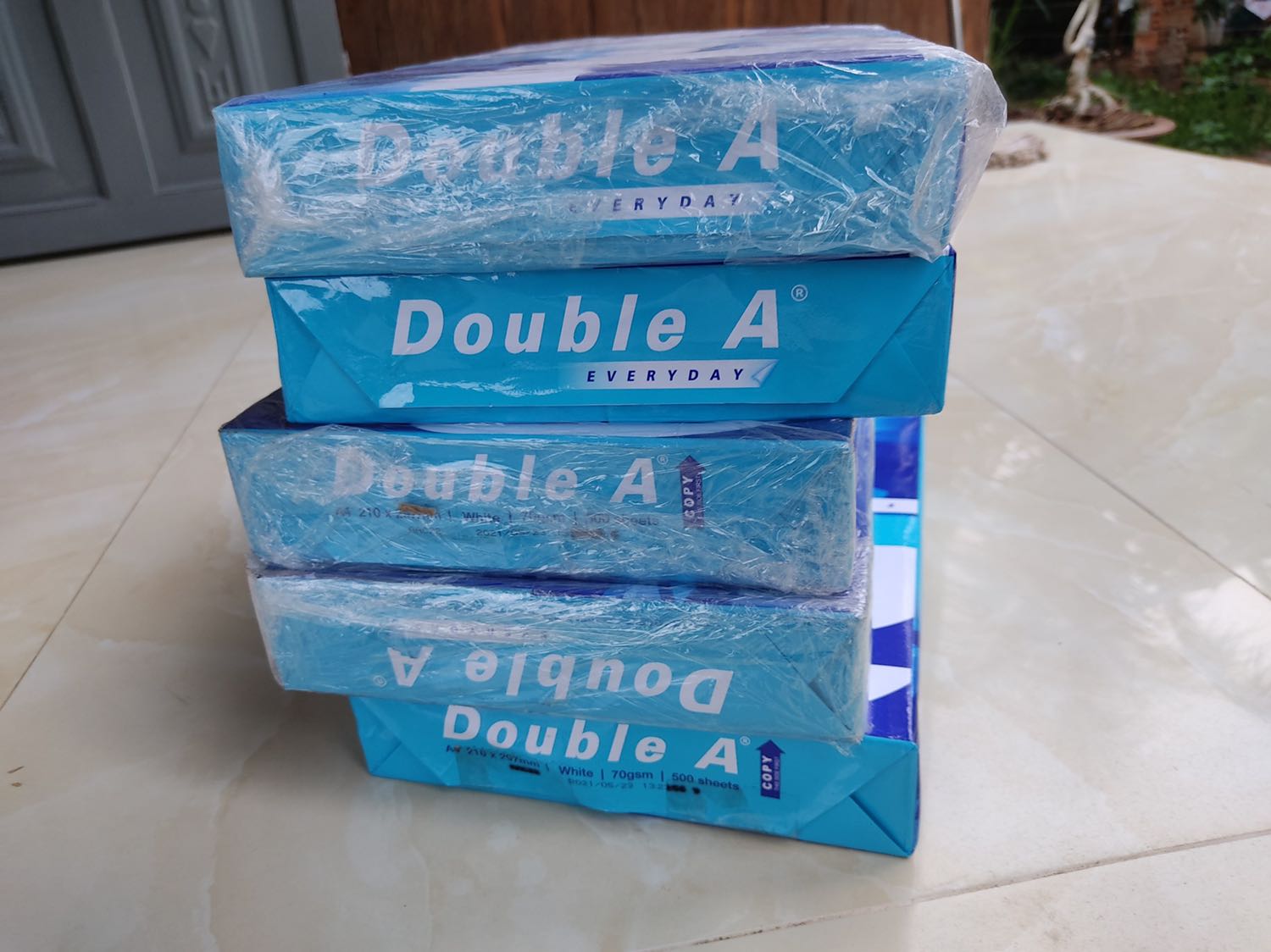 Hàng mua 1 thùng mà giao 5 lốc ??? Lốc giấy thì cũ mèm rách, năm sx 2021. Không đúng mô tả gì hết. Đề nghị Tiki giải quyết. Trước mắt cho 1 sao