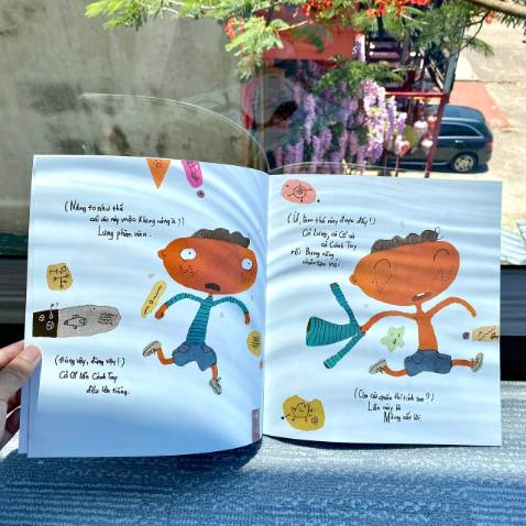 Sách lạ lắm. Nhưng đúng là kích thích sáng tạo vì bé rất thích, còn tự kể theo câu chuyện của mình. Những người bạn chính là tay, chân của con. Sẽ ủng hộ tiếp nhé