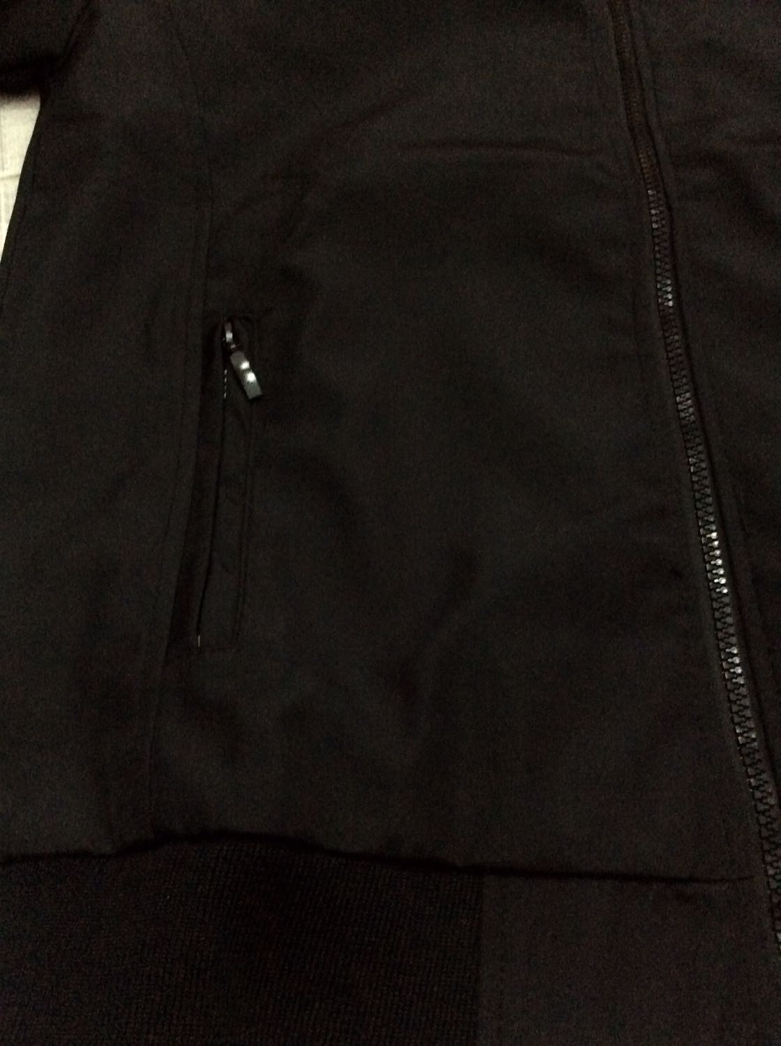 Chất lượng áo dày và rất đẹp , áo chất y hình đúng như mô tả 
Mình tầm m65 mà do thích ôn nên lấy szie M là body sát luôn , áo dày và mặc rất thích luôn 
Áo này mình nghĩ trời nóng hay lạnh gì chắc cũng mặc dc hết vì rất thoải mái khi mặc 
Chất liệu dù nhìn rất tốt so với giá tiền bỏ ra , có túi trong túui ngoài tiện lợi , để được nhiều loại vật dụng cá nhân 
Tiki thì giao hàng nhanh , nhân viên thân thiện ! Xin cảm ơn shop và tiki nhé ! Chúc shop ngày càng đắt khách nha 
5 sao hài lòng nha