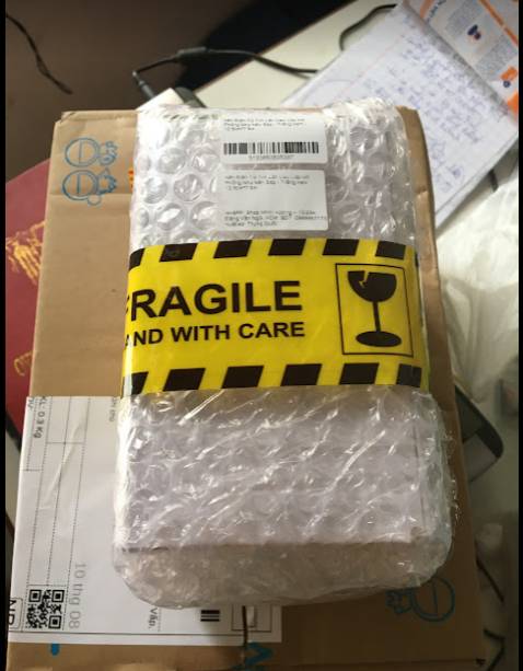 Hàng giao nhanh, đóng gói cẩn thận, tuy nhiên giao thiếu pin dù trên trang chào bán ghi là có kèm pin. Xin gửi bổ sung pin (3 cục pin đũa). Xin cảm ơn.