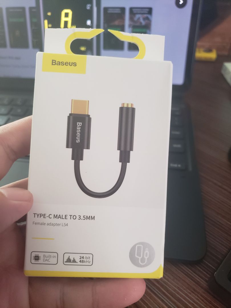 Giao hàng cực kỳ chậm. Đã vậy còn giao trễ hơn thời gian dự định,  cũng không thèm có thông báo hay xin lỗi gì. đầu usb c thì rất cứng,  gắn vô tháo ra hơi khó