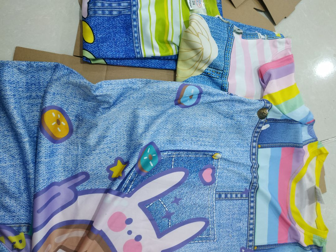 Quần áo chuẩn hàng quảng châu mà giá rẻ nữa, chất cotton  nhẹ rất thích hợp với bé nhà