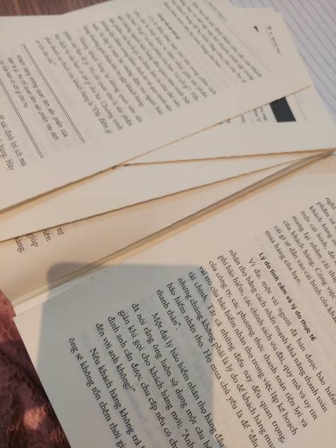 M thật sự thất vọng khi mới đọc đc mấy trang mà sách đã bong chóc, tả tơi như thế này mặc dù mới mua. Shop cho m hỏi tại sao chất lượng lại như thế này????😔😔😔

Phải có giải pháp gì đó? Sách thật có như vầy?