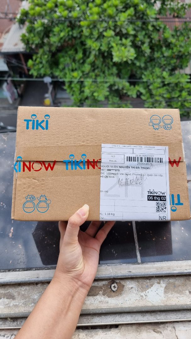 - Sách mới, thơm, nguyên vẹn. 
- Nội dung mỗi người đọc và tự cảm nhận nhé.
- Mình đọc review thấy nhiều KH than phiền với khâu đóng gói, packaging của sản phẩm. Theo ý kiến mình, cách tốt nhất để hạn chế việc hư hại sách là đặt giao nhanh 2h. Mình đã đặt cũng nhiều lần với hình thức này, sách đến tay nguyên vẹn, ổn.