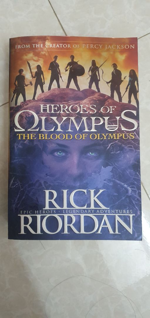 sách được đóng gói khá cẩn thận, nhưng chắc do sách để lâu trong kho nên hơi dính bẩn.