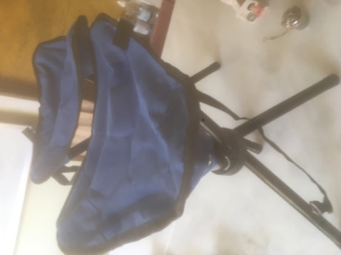 Ghế ngồi khá êm. Khung chân ghế vững và ổn định, giao hàng nhanh, và đóng gói kỹ