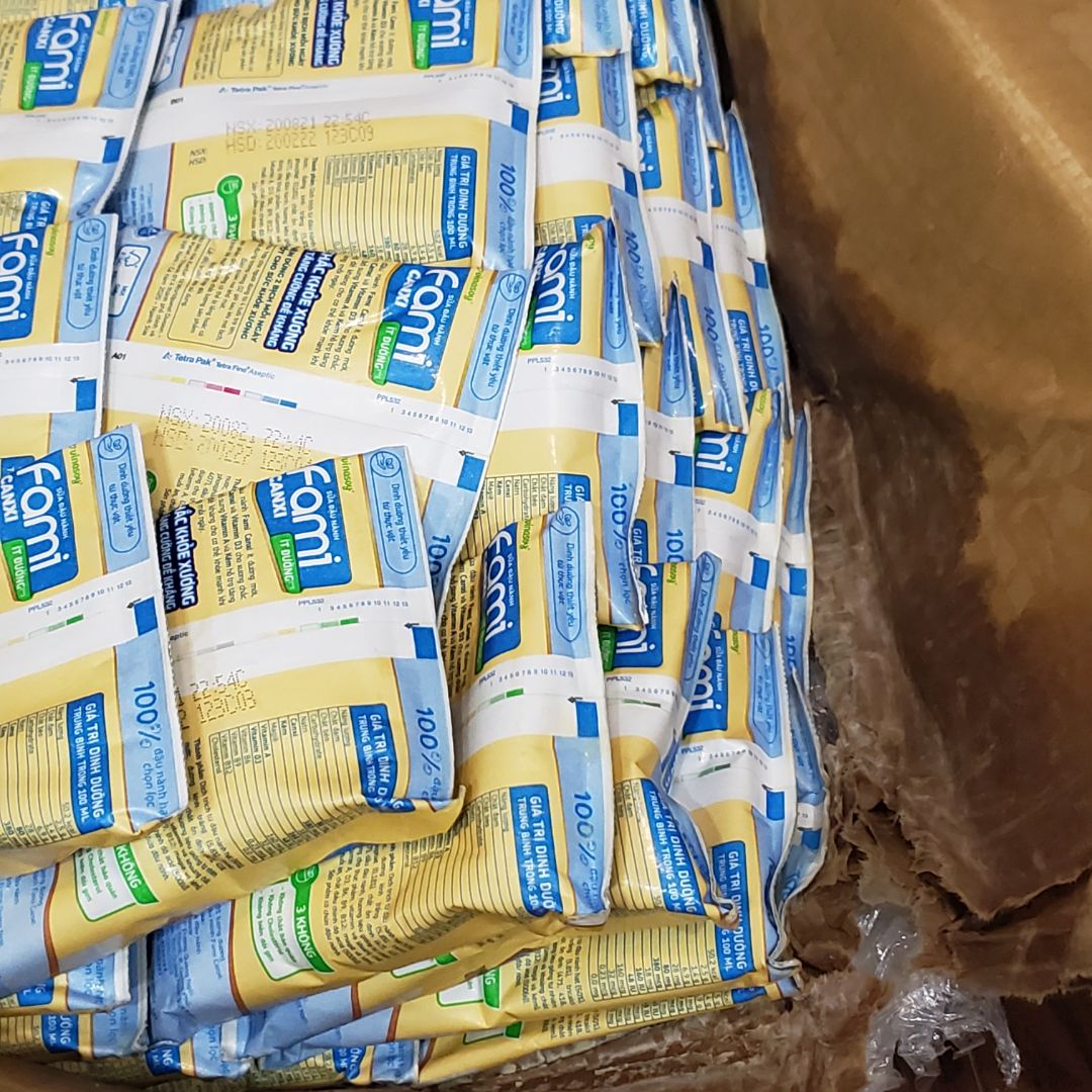 cái này giao lâu thật là lâu, bị vỡ 3 bịch, chắc trong quá trình lấy hàng hay giao hàng, mấy hôm sau mới mở hộp nên nước đậu vỡ dính làm hôi các bịch khác, rửa mãi mới đỡ hôi các bịch nước đậu, mất thời gian quá.