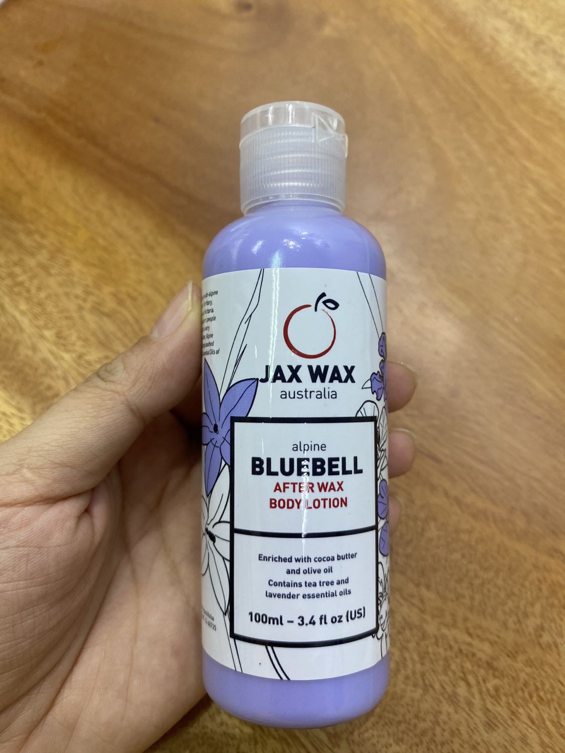 Lỏng, dễ thấm, dịu da.