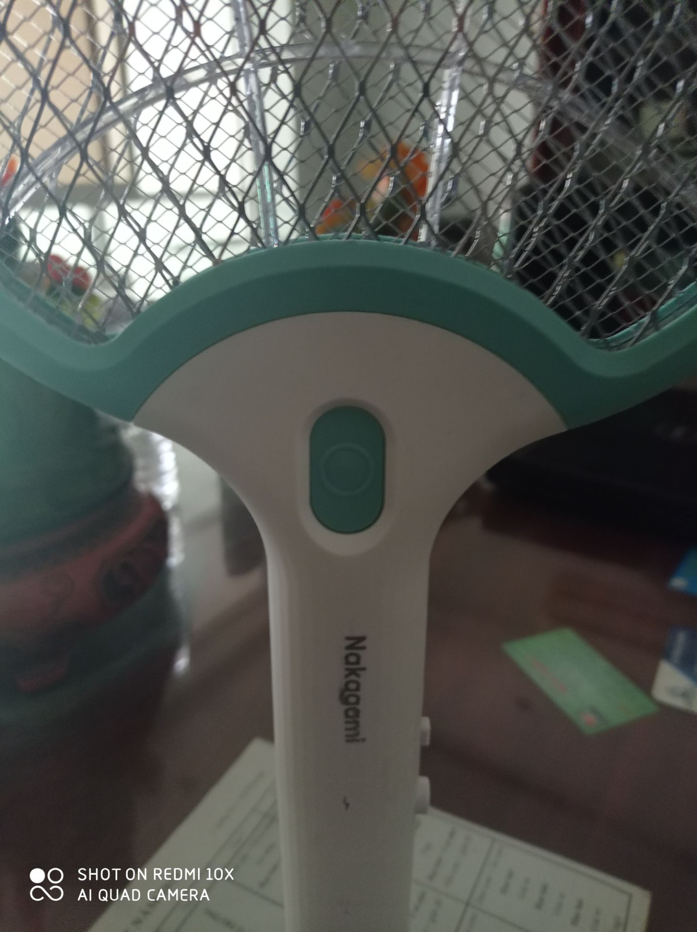 Giao hàng nhanh nhưng sản phẩm dùng không được . Mua 2 vợt bắt muỗi cả 2 đều kgoong dùng được, không bắt được mũi dù đèn vẫn sáng. Đề nghị đổi lại sớm. Cảm ơn.