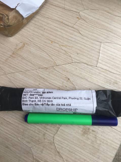 Tôi mua bộ màu nước dạng tuýp 5ml deli - 12 màu mà chiều nay Tiki ship đến cho tôi là cái này. Lúc gọi điện nhân viên giao hàng cũng nói chị ơi chị có bộ màu nước, chị xuống nhận nhé. 
Đề nghị Tiki kiểm tra lại xem có nhầm lẫn gì không. Tôi cảm ơn Tôi mua bộ màu nước dạng tuýp 5ml deli - 12 màu mà chiều nay Tiki ship đến cho tôi là cái này. Lúc gọi điện nhân viên giao hàng cũng nói chị ơi chị có bộ màu nước, chị xuống nhận nhé. 
Đề nghị Tiki kiểm tra lại xem có nhầm lẫn gì không. Tôi cảm ơn