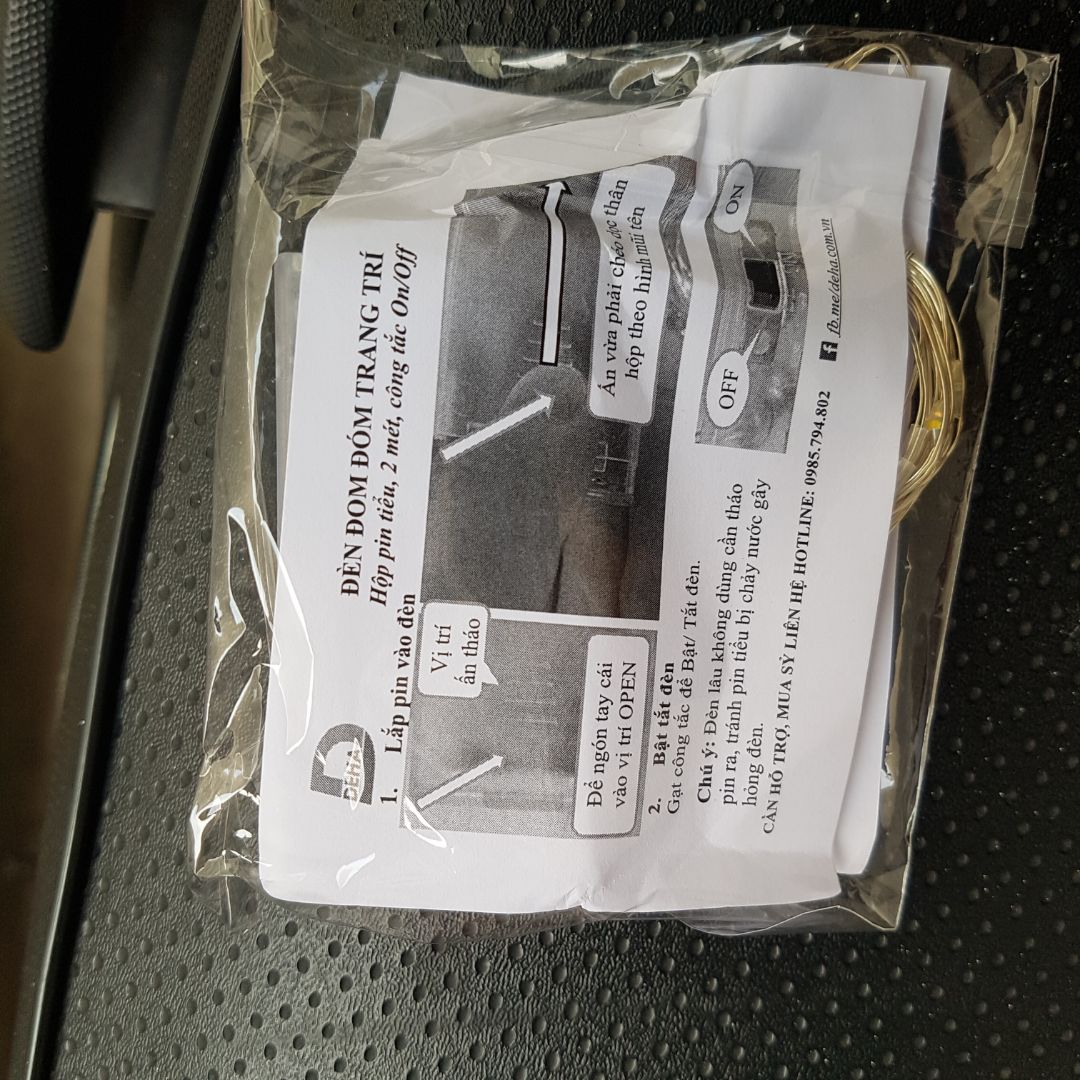 Đèn quá đẹp. Mình mua loại 2 mét pin không nháy. Dây màu bạc kẽm phối màu với đèn quá đẹp. Đèn kích thước ko to, quá vừa ý mình. Có công tắc bật/tắt. Lắp pin khá dễ. Tiki giao hàng nhanh.