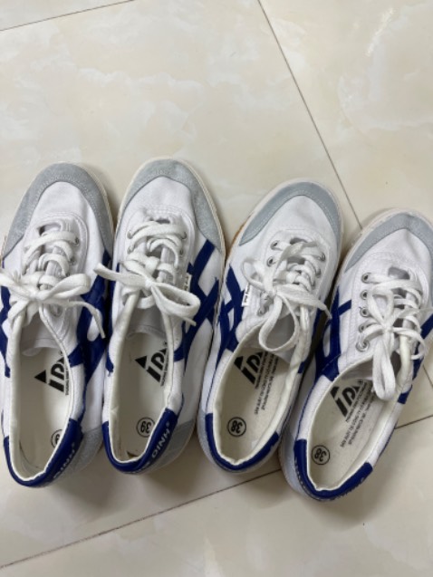 Giầy đi em chân, gọn nhẹ. Chất lượng chấp nhận được so với giá tiền. Đánh giá 5 sao.