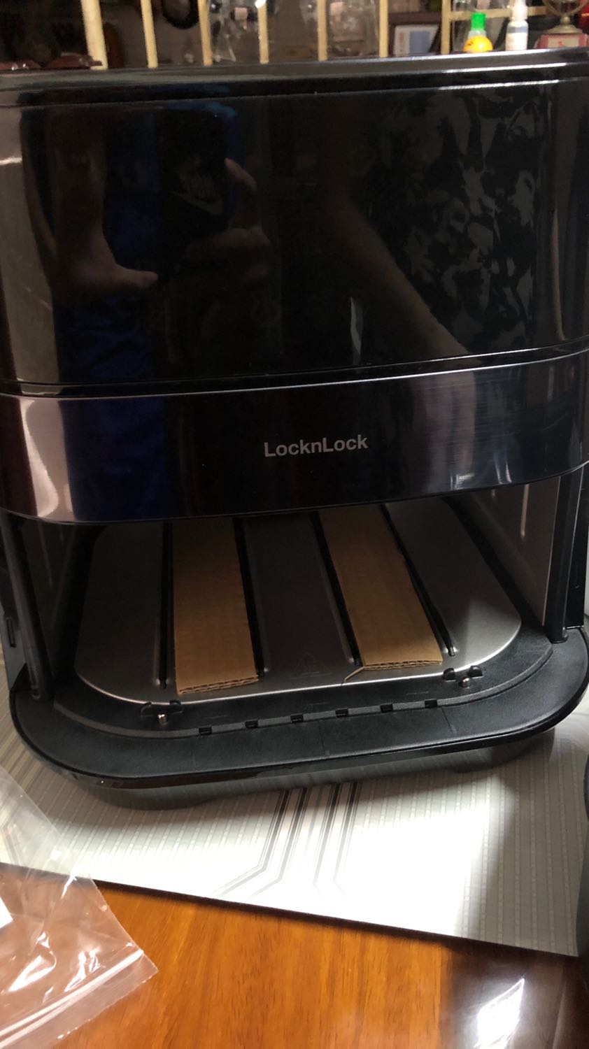 Giào hàng cực nhanh, đặt tối hôm qua chiều ngày mai giao ngay. Đóng thùng cẩn thận, mẫu mã khá ok như trong mô tả. Có phiếu bải hành, hướng dẫn sử dụng chi tiết, đàng hoàng. Sử dụng sẽ cảm nhận và đánh giá sau. Tạm thời khuyến khích cho 5 sao