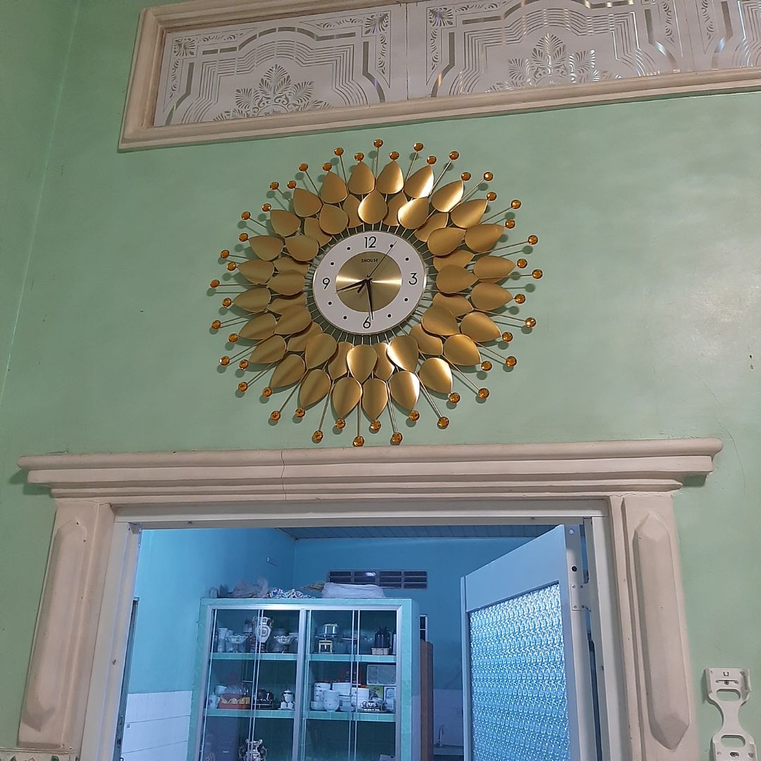 đồng hồ đẹp có tặng thêm một máy sơ qua và một bộ Kim