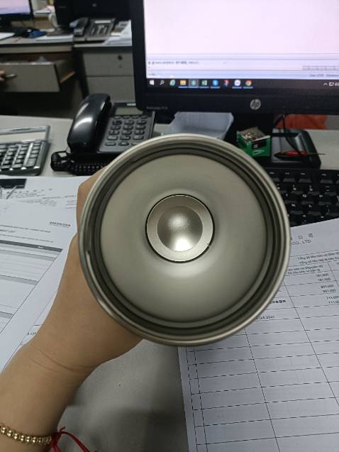 Bình đẹp,cầm chắc tay,bên ngoài nhám chống trượt,nắp bình chắc chắn.rất ưng ý,nên mua nha mn.tiền nào của đó thôi. Lock &Lock thì khỏi chê rồi còn độ giữ nhiệt được bao lâu thì chưa dùng nên chưa bít.