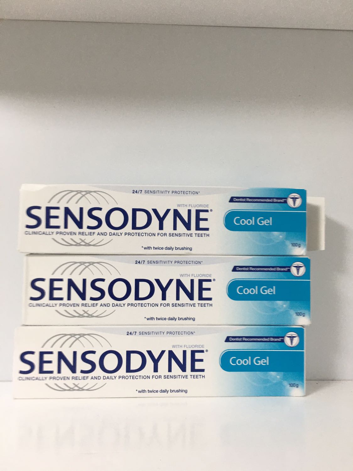 Sản phẩm đóng gói cẩn thận,chất lượng tốt ?, kem đánh răng mùi thơm của bạc hà rất nhẹ và tạo cảm giác mát sau khi đánh răng, cảm giác sạch sẽ sau khi đánh răng, răng mình thuộc dạng răng nhạy cảm đánh bằng kem này k còn hiện tượng của răng nhạy cảm nữa, mình sẽ tin dùng sản phẩm này, giao hàng rất nhanh, a ship rất thân thiện.