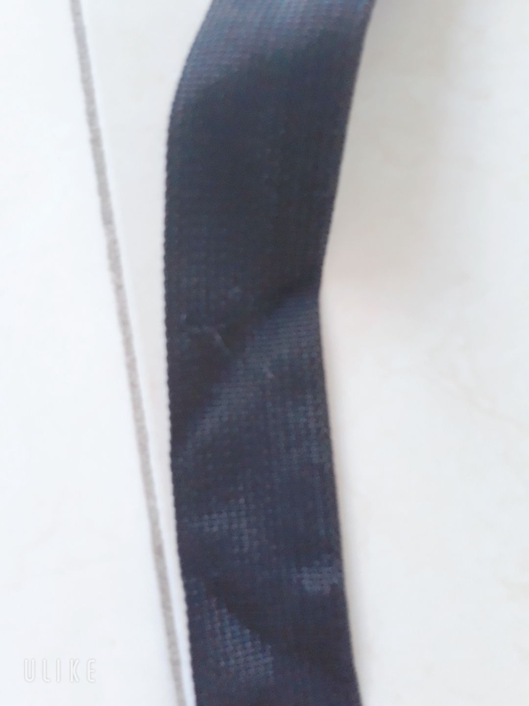 chất liệu vải được đúng màu nhưng khi kiểm hàng thì dây túi bị lỗi hơn nữa không thấy đóng hộp chỉ thấy túi được bọc nilong ko mong shop xem lại lỗi này