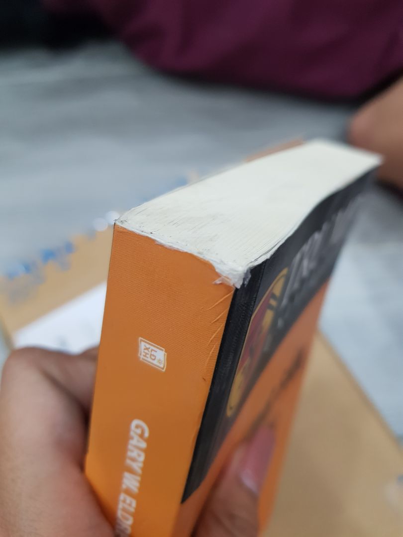 Thật sự mà nói mình rất thích mua sách trên tiki và đã mua rất nhiều lần nhưng thật sự lần này bực ko thể tả được, sách đã từng bị ướt, lại cáu bẩn, gáy sách lại rách, hí hửng khui sách mà khui cái tắt hứng luôn. Bỏ tiền ra mà chuốc bực mình vào người